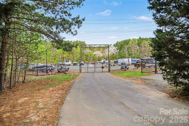 3217 Lake Pointe Drive, Belmont, NC 28173