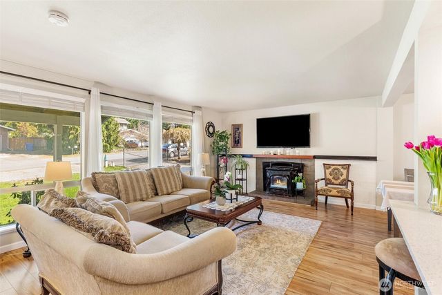 28915 229th Place SE, Black Diamond, WA 98010