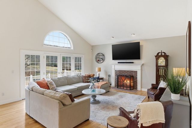 34 Magnolia Lane, Grafton, MA 01536