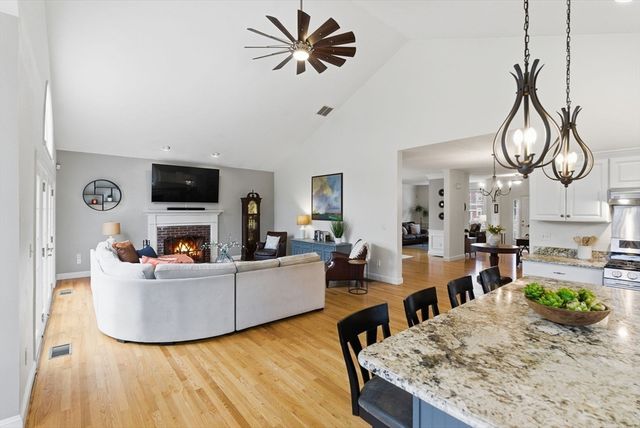 34 Magnolia Lane, Grafton, MA 01536