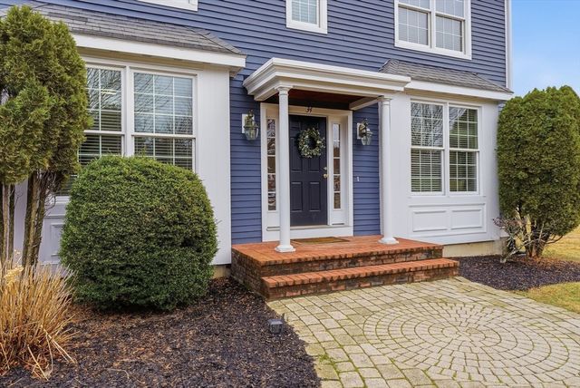 34 Magnolia Lane, Grafton, MA 01536