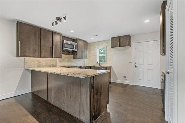 5820 NE 61st Street, Kansas City, MO 64119