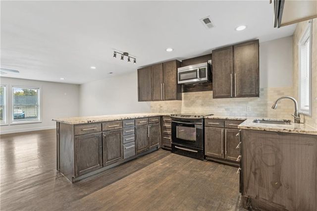 5820 NE 61st Street, Kansas City, MO 64119