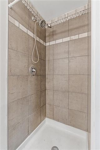 5820 NE 61st Street, Kansas City, MO 64119