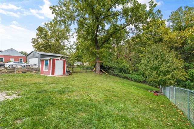 5820 NE 61st Street, Kansas City, MO 64119