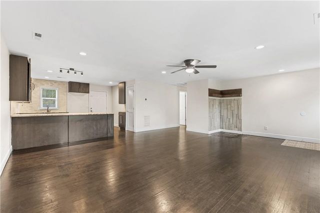 5820 NE 61st Street, Kansas City, MO 64119