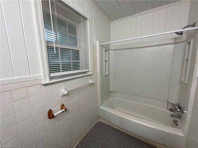 2009 McGuinn Drive, High Point, NC 27265