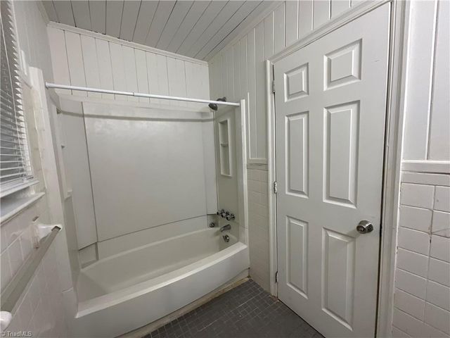 2009 McGuinn Drive, High Point, NC 27265