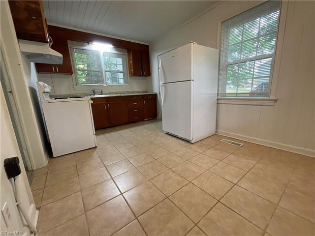 2009 McGuinn Drive, High Point, NC 27265