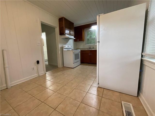 2009 McGuinn Drive, High Point, NC 27265