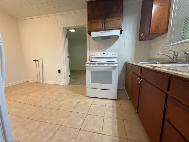 2009 McGuinn Drive, High Point, NC 27265