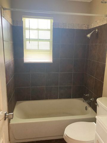 104 E GARDEN STREET, Iowa Park, TX 76367