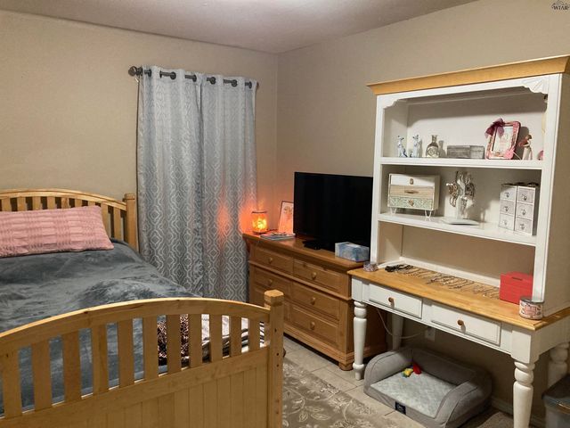 104 E GARDEN STREET, Iowa Park, TX 76367