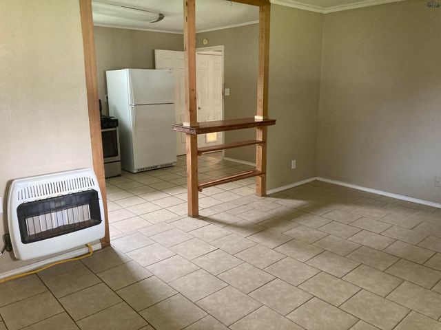 104 E GARDEN STREET, Iowa Park, TX 76367