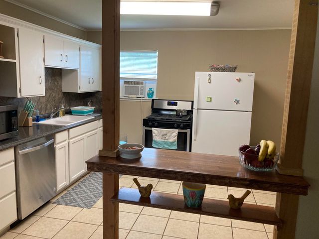 104 E GARDEN STREET, Iowa Park, TX 76367