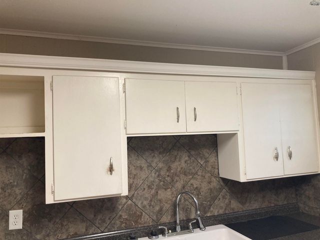 104 E GARDEN STREET, Iowa Park, TX 76367