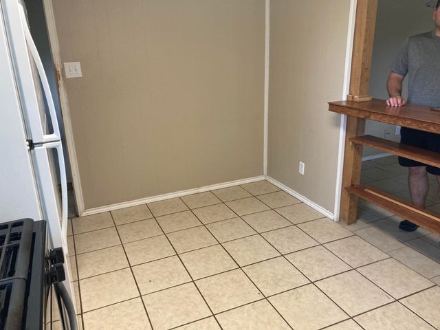 104 E GARDEN STREET, Iowa Park, TX 76367