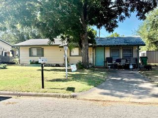 104 E GARDEN STREET, Iowa Park, TX 76367