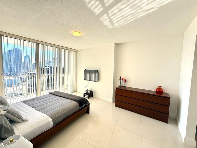 1750 N Bayshore Drive 3010, Miami, FL 33132