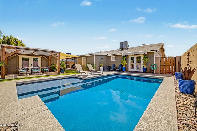 112 E JUNIPER Avenue, Gilbert, AZ 85234