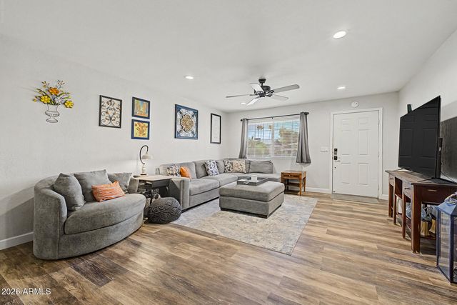 112 E JUNIPER Avenue, Gilbert, AZ 85234