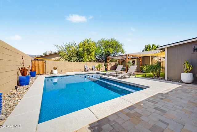 112 E JUNIPER Avenue, Gilbert, AZ 85234