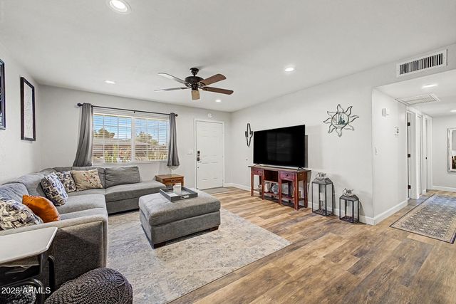 112 E JUNIPER Avenue, Gilbert, AZ 85234