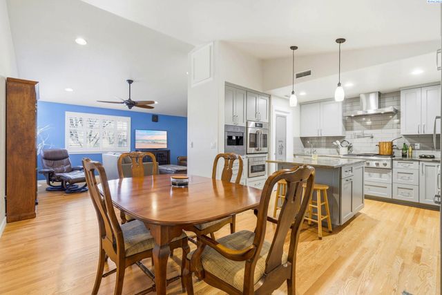 4731 Holly Way, West Richland, WA 99354