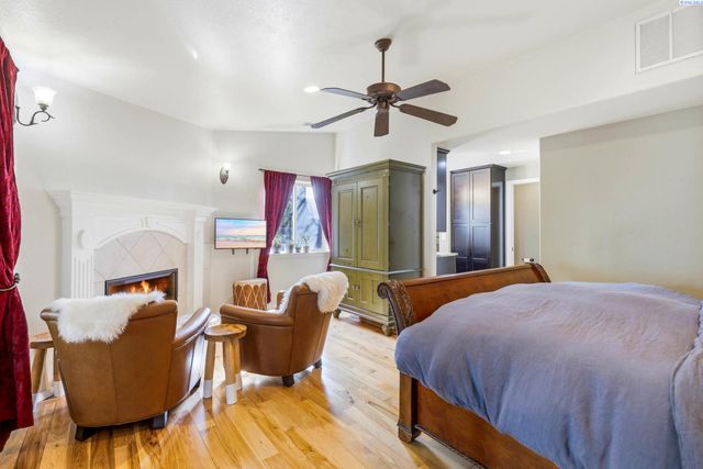 4731 Holly Way, West Richland, WA 99354