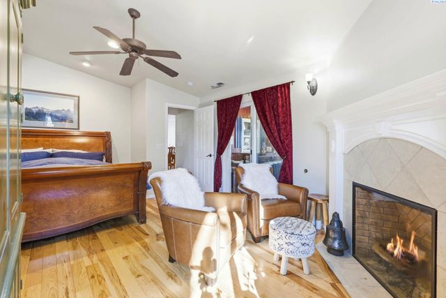 4731 Holly Way, West Richland, WA 99354