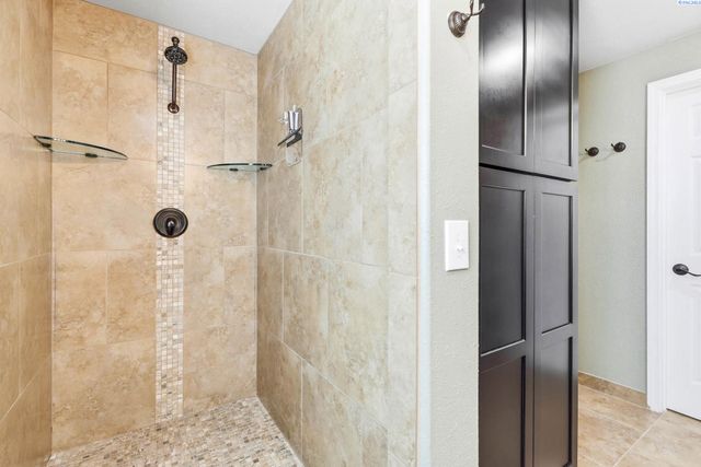 4731 Holly Way, West Richland, WA 99354