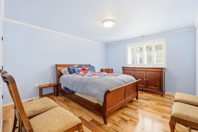 4731 Holly Way, West Richland, WA 99354