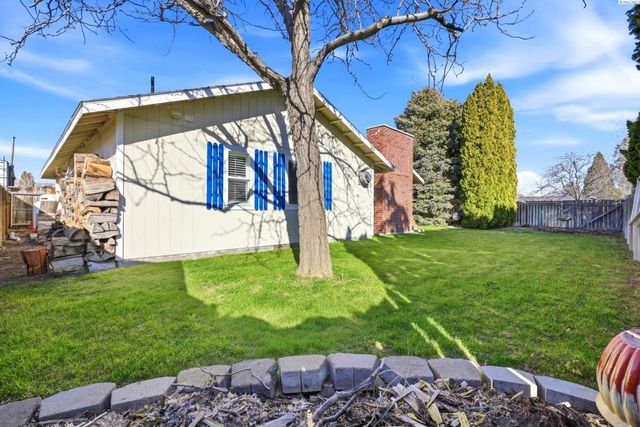 4731 Holly Way, West Richland, WA 99354