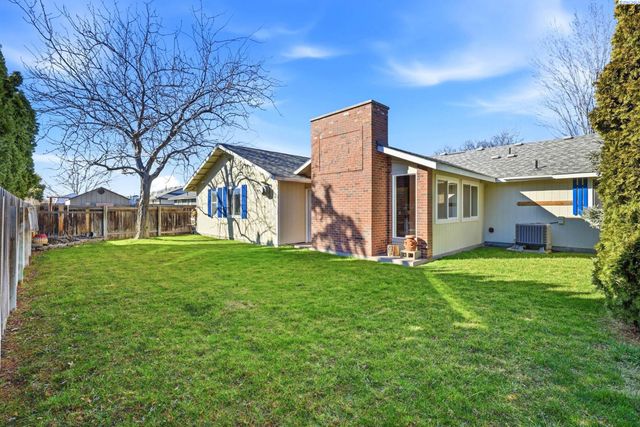 4731 Holly Way, West Richland, WA 99354