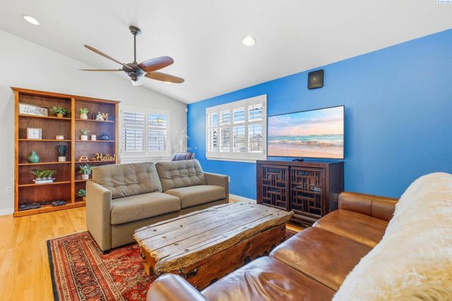 4731 Holly Way, West Richland, WA 99354