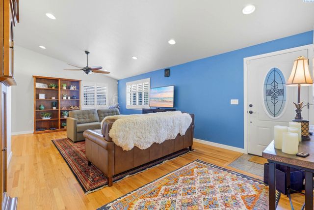 4731 Holly Way, West Richland, WA 99354