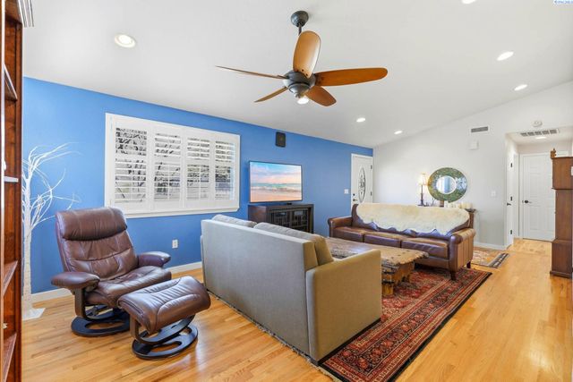 4731 Holly Way, West Richland, WA 99354