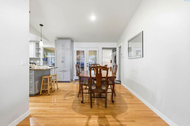 4731 Holly Way, West Richland, WA 99354