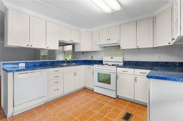 302 IVANHOE CIRCLE, Lady Lake, FL 32159