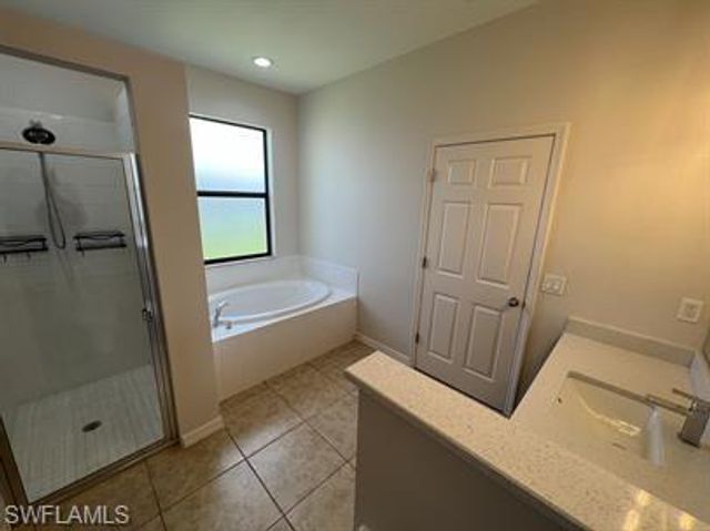 511 NE 19th PL, Cape Coral, FL 33909