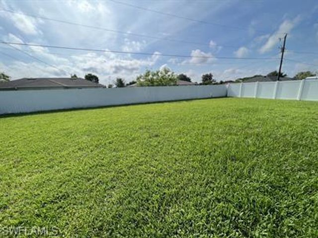 511 NE 19th PL, Cape Coral, FL 33909