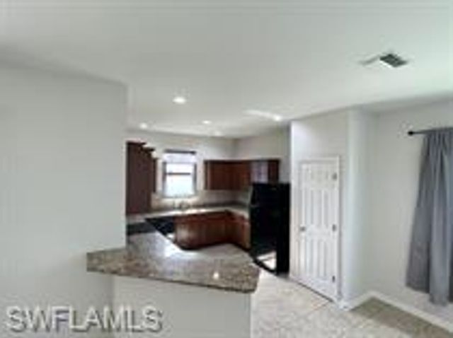 511 NE 19th PL, Cape Coral, FL 33909