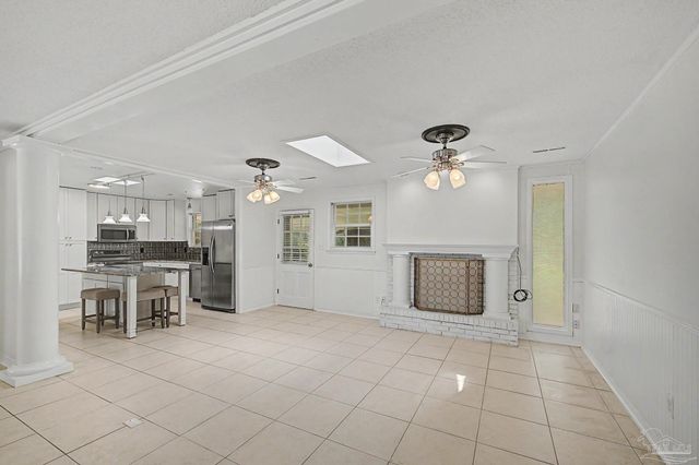 204 Nandina Rd, Gulf Breeze, FL 32561