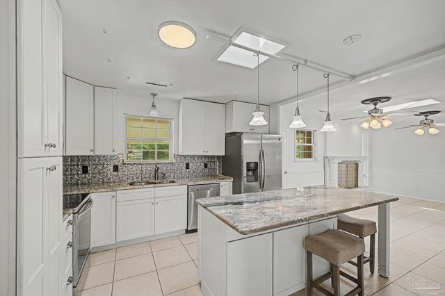 204 Nandina Rd, Gulf Breeze, FL 32561