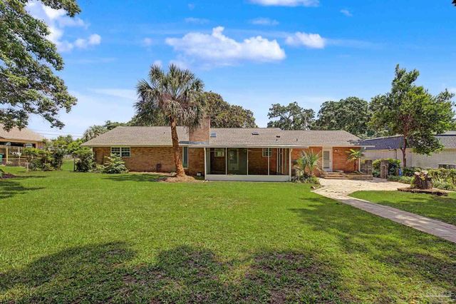 204 Nandina Rd, Gulf Breeze, FL 32561