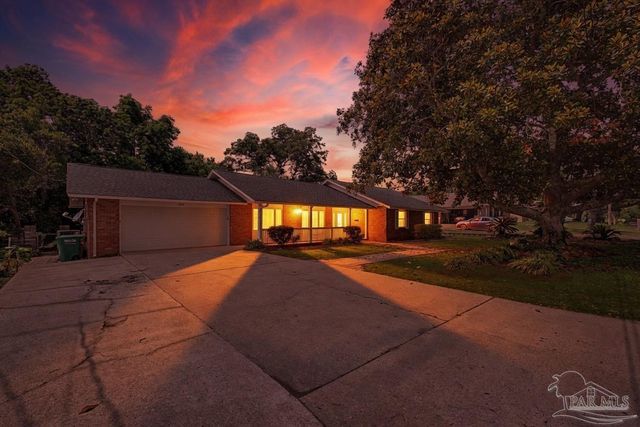 204 Nandina Rd, Gulf Breeze, FL 32561
