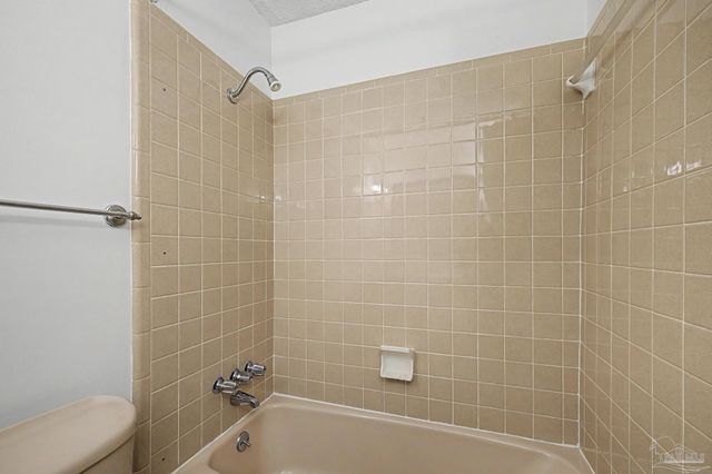 204 Nandina Rd, Gulf Breeze, FL 32561