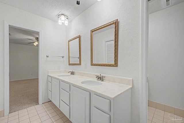 204 Nandina Rd, Gulf Breeze, FL 32561