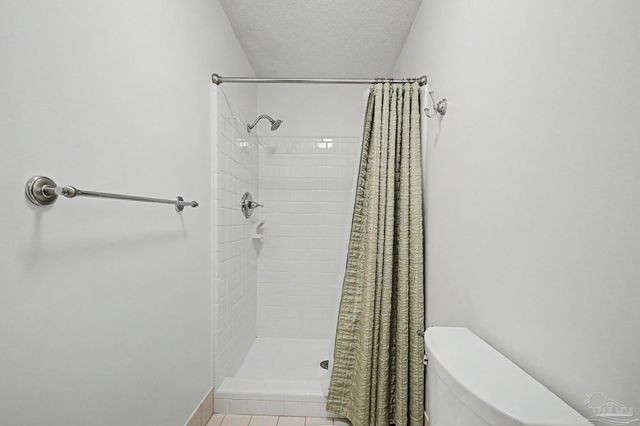 204 Nandina Rd, Gulf Breeze, FL 32561
