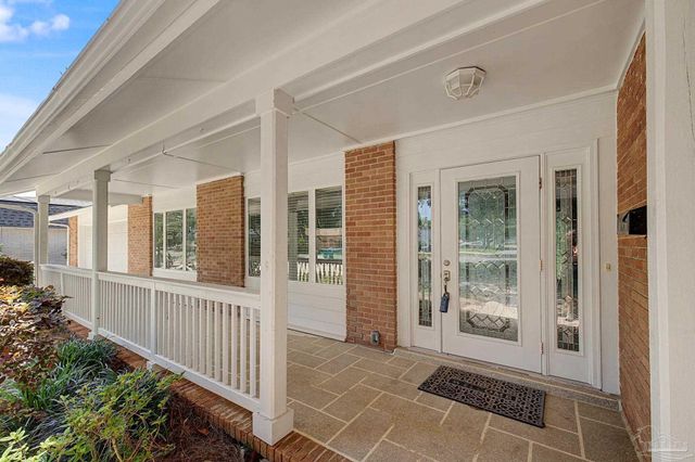 204 Nandina Rd, Gulf Breeze, FL 32561